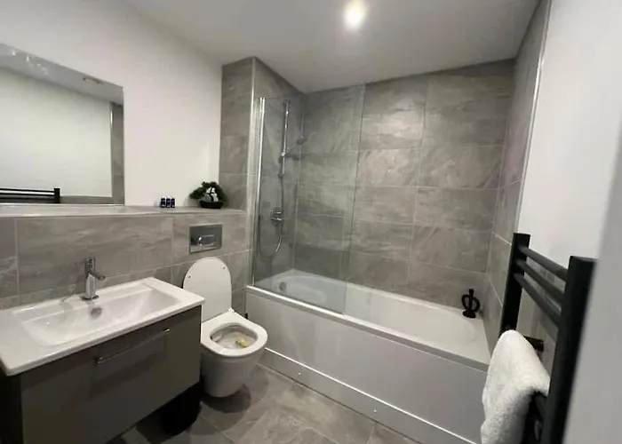 Modern - Free Parking & Gym