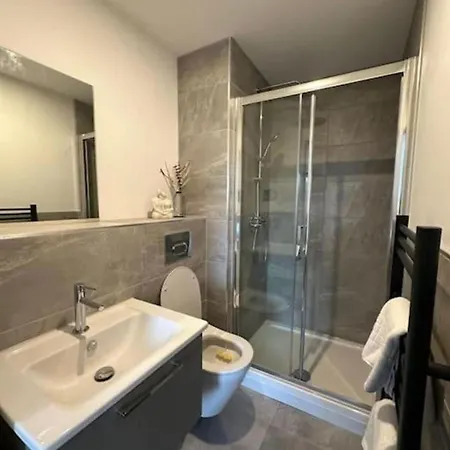 Apartment Modern - Free Parking & Gym